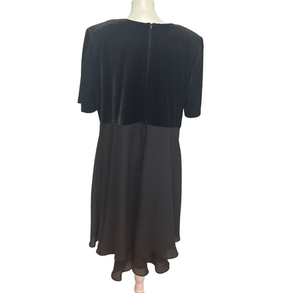 More Jazz Womens Plus SIze 18 Short Sleeve Velour Top Basic Formal Black Dress - Picture 4 of 5